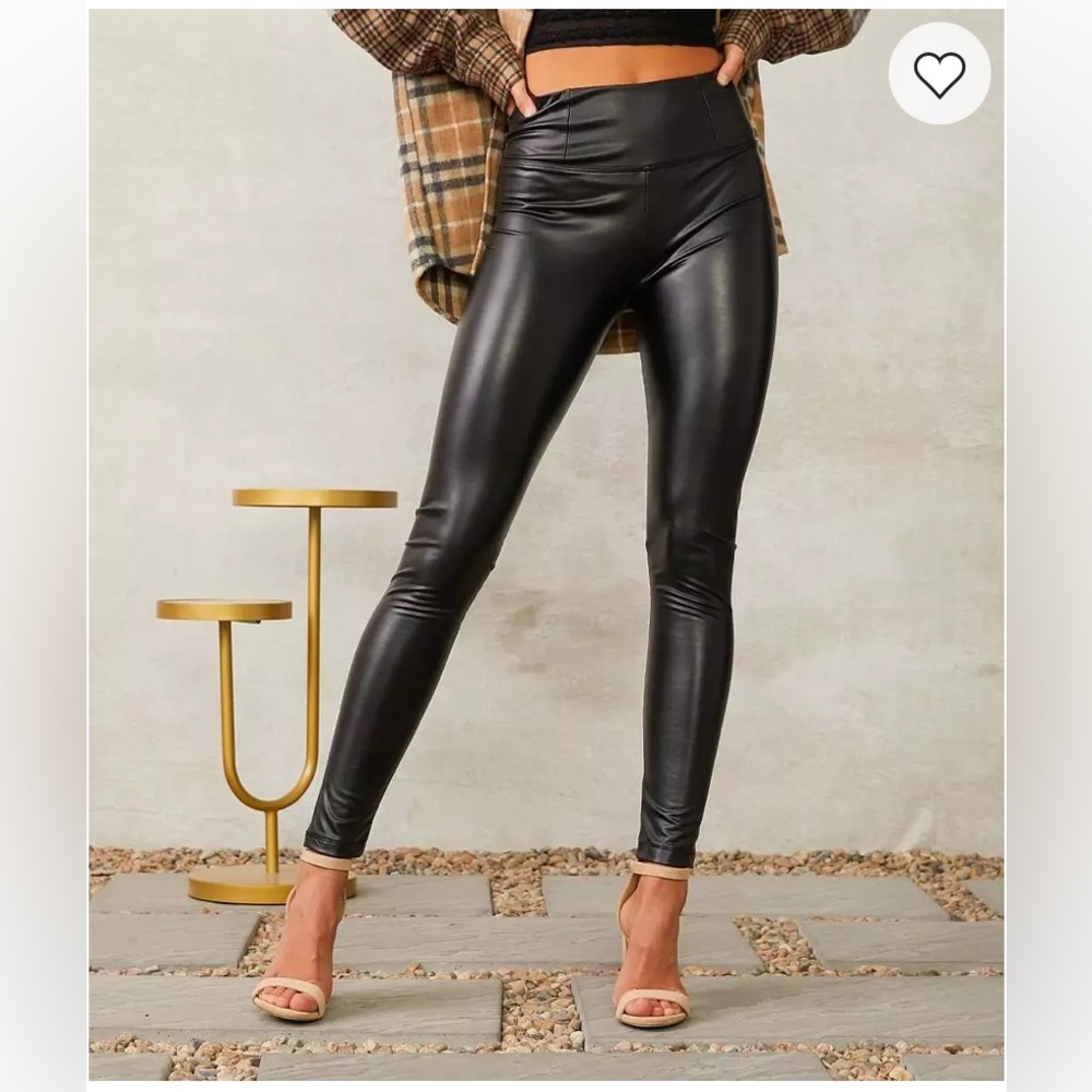 NWOT  Black Faux Leather Leggings size Large